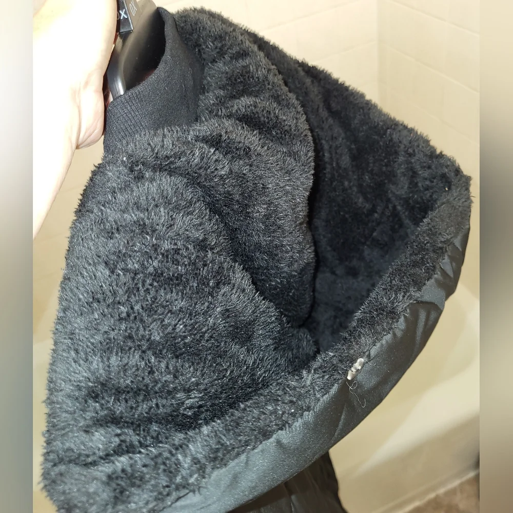 Women's XL Black hooded puffer coat fleece lined hood & removable faux fur trim.